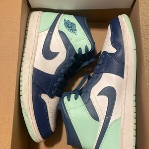 Jordan 1s Mid